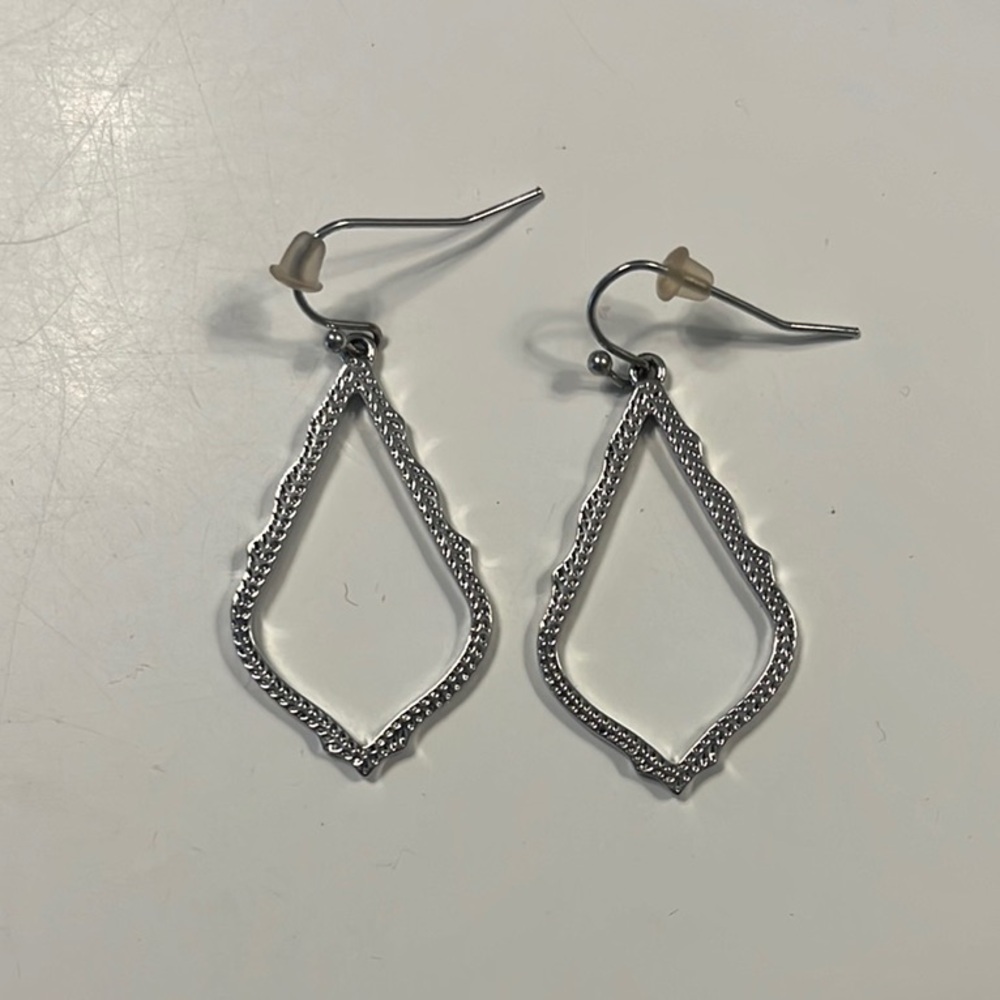 Kendra Scott || Sophia Drop Earrings (Silver)